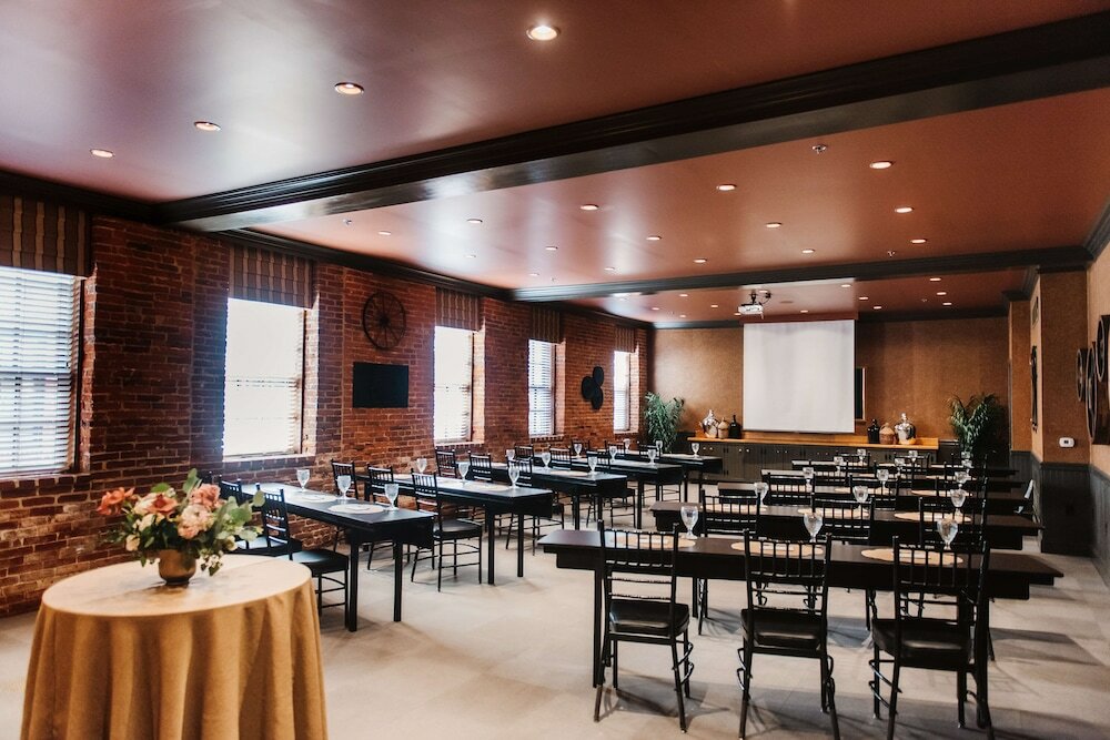 Фото Cork Factory Hotel