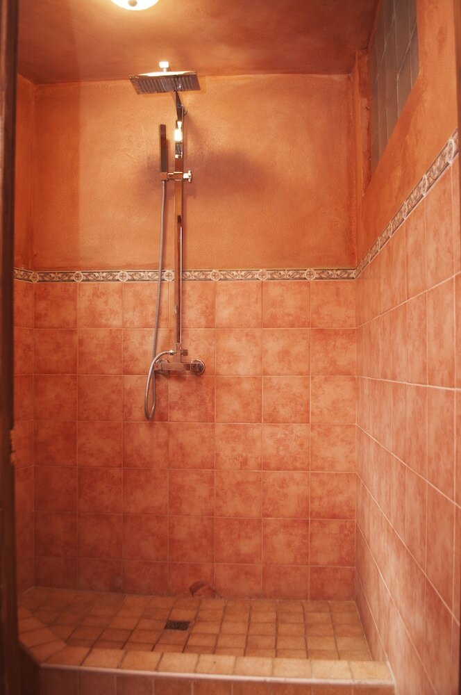 Фото B & B Comfy Inn