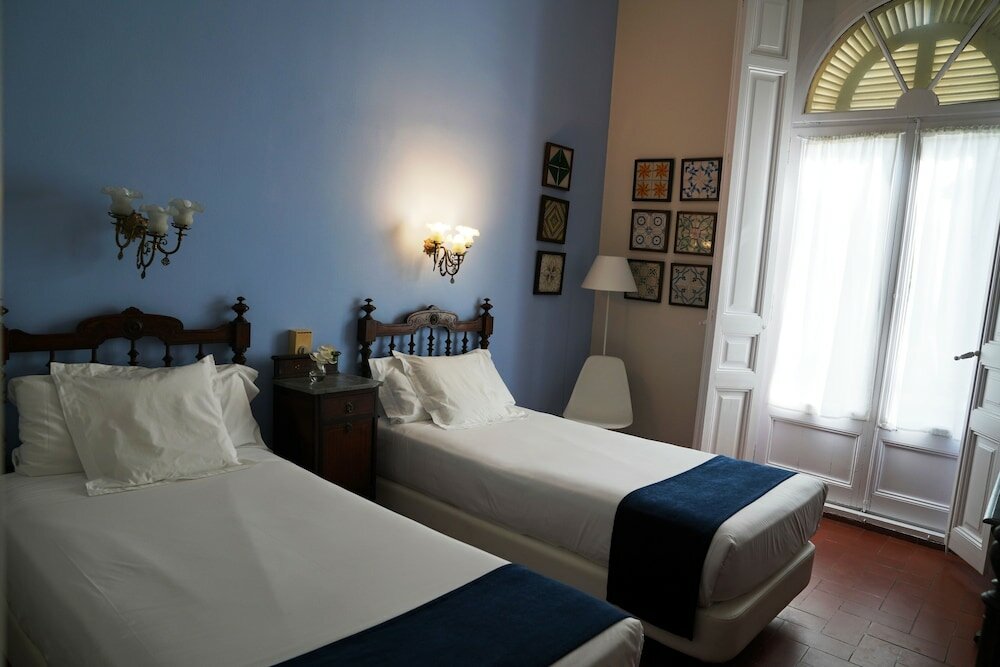 Фото Hotel Medium Renaixença