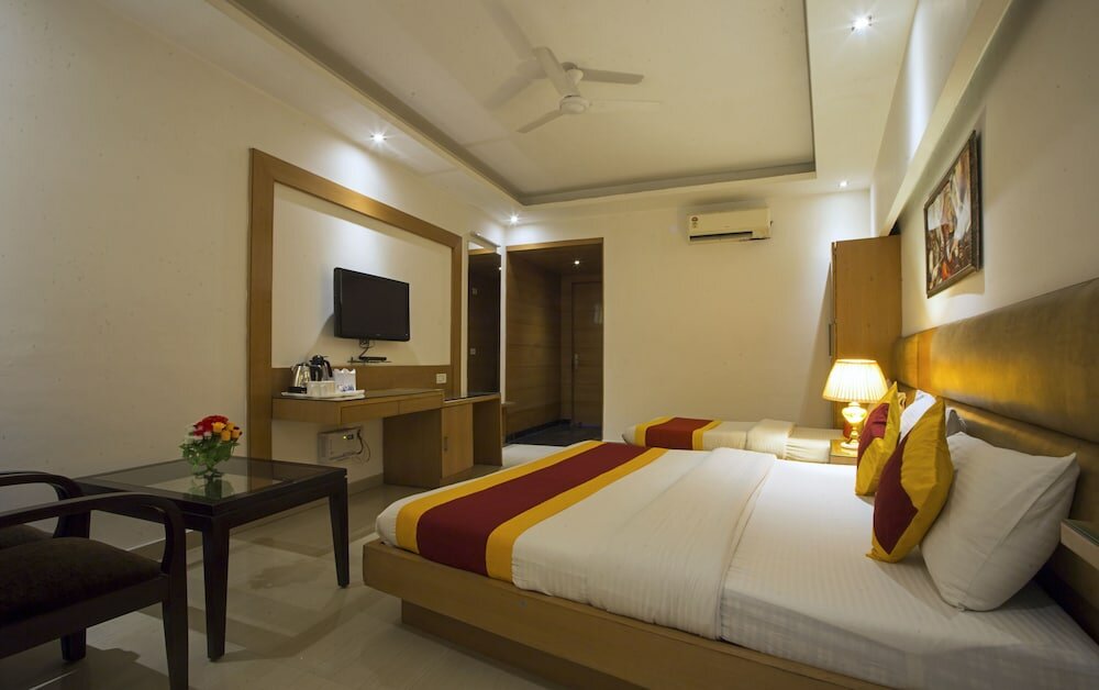 Фото Hotel Krishna Deluxe