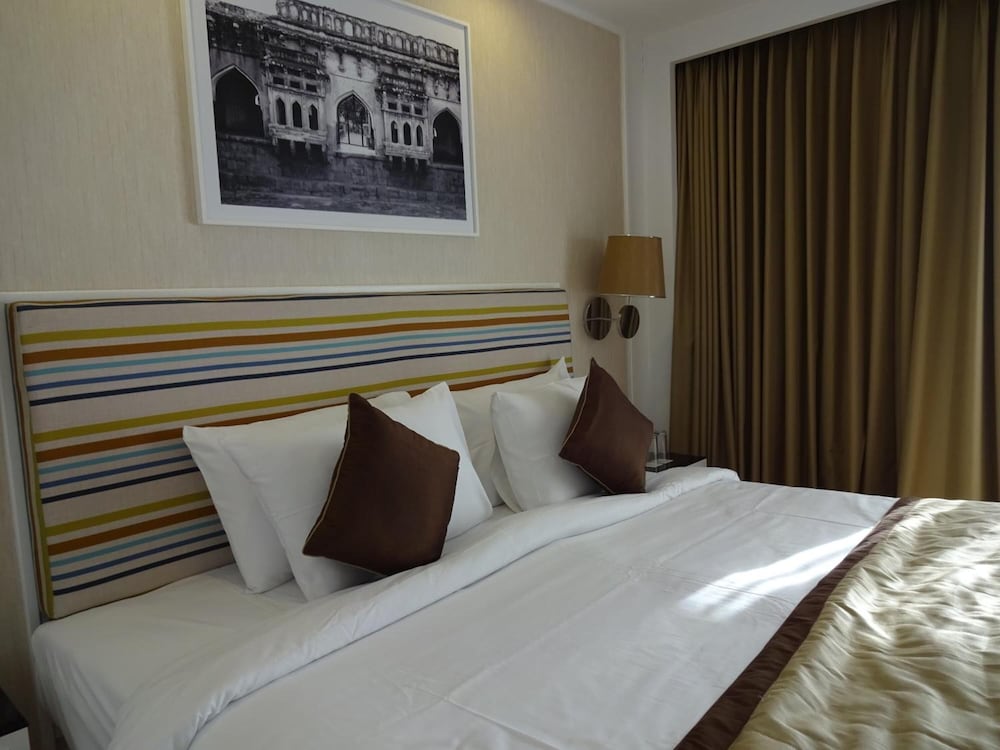 Фото Amanora The Fern Hotels & Club