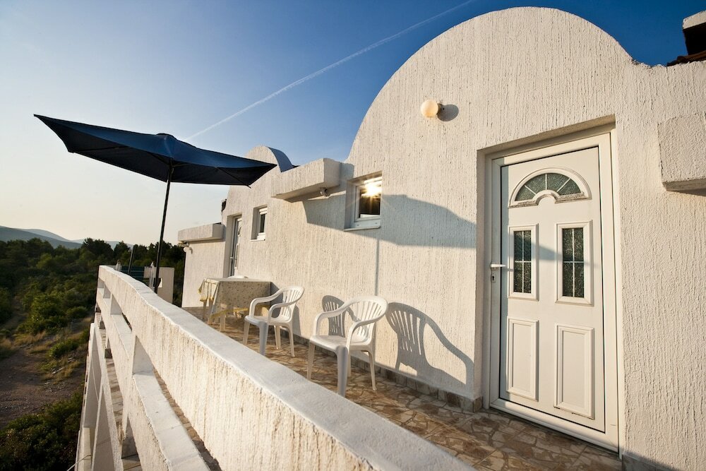 Фото Maki Apartments