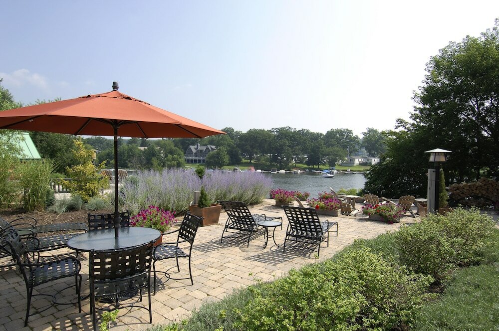 Фото Lake Pointe Inn