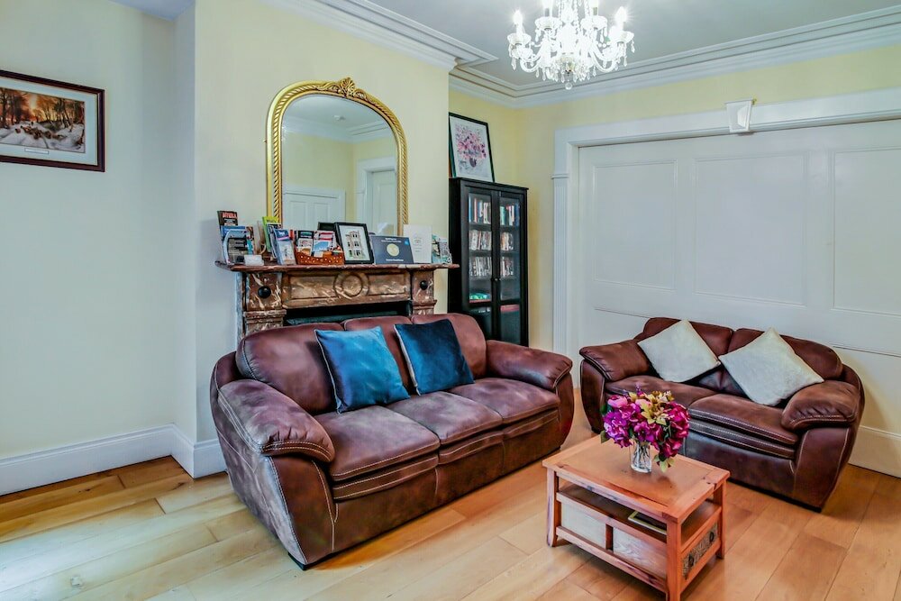 Фото Oyo Avenue House