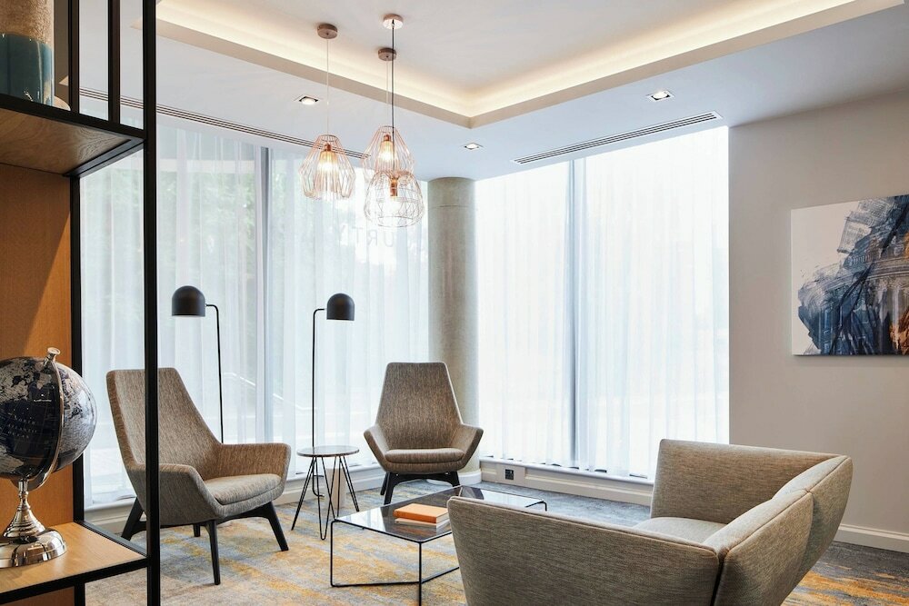 Фото Courtyard by Marriott Oxford City Centre