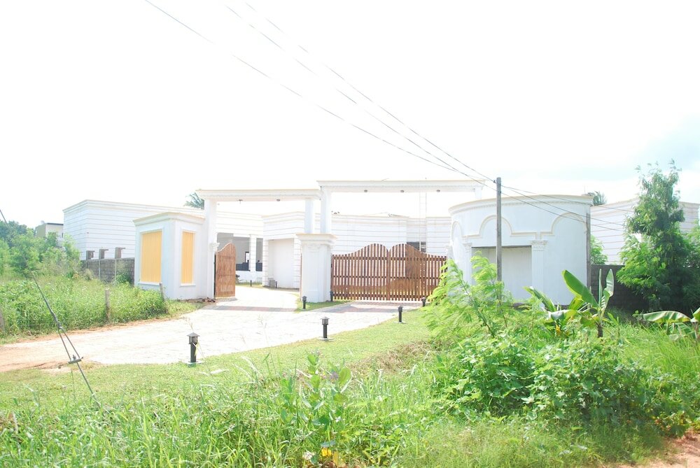 Фото Hotel Golden Ray Dambulla