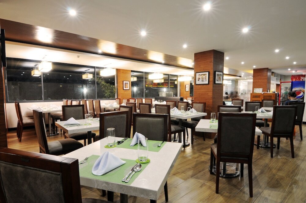 Фото 717 Cesar Place Hotel