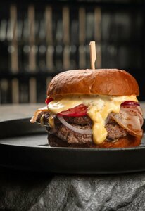 Friends talk (Tyumen, 50 Let Oktyabrya Street, 57В), cafe