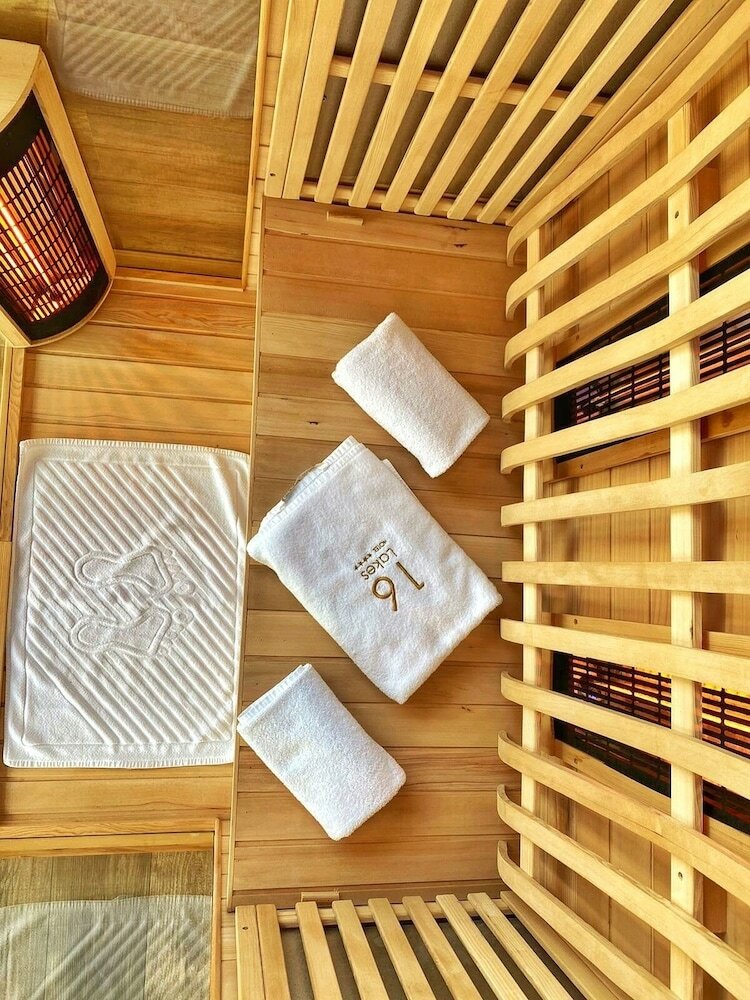 Фото 16 Lakes Hotel