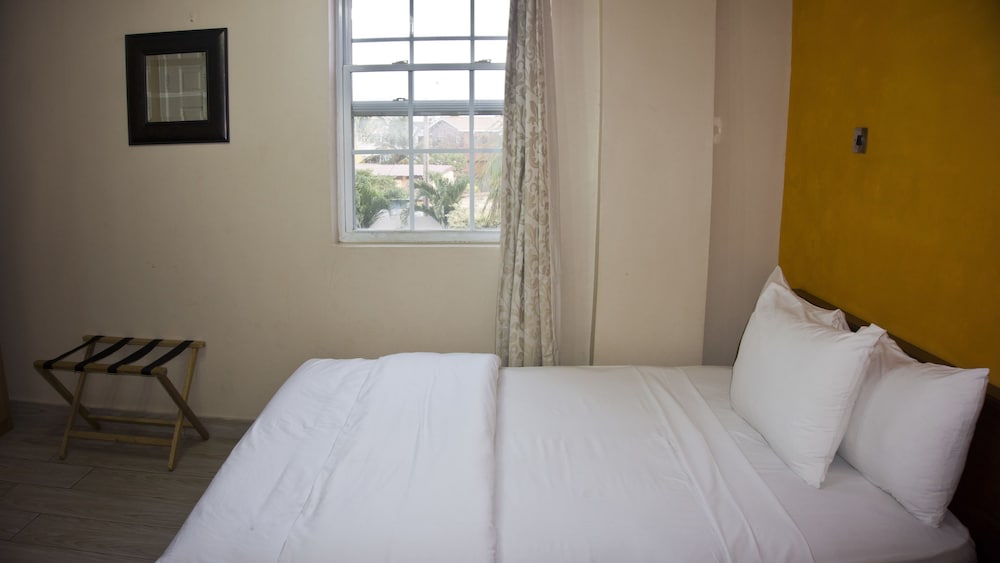 Фото Tropical Enclave Hotel