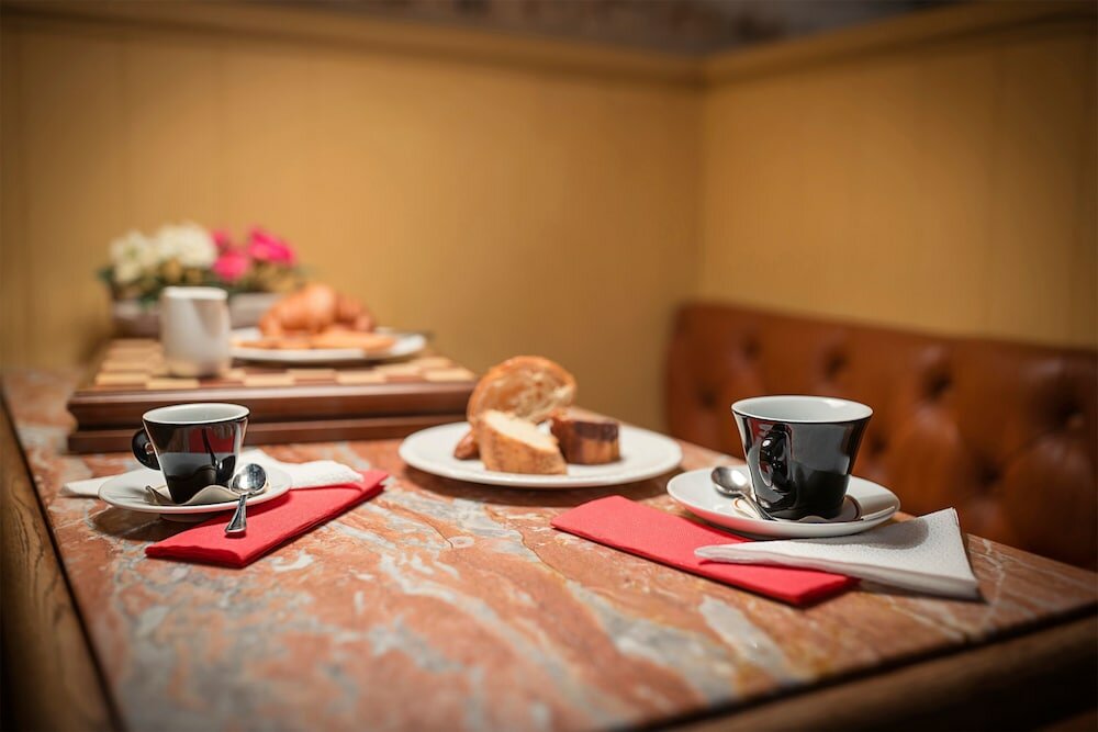 Фото Colony Hotel