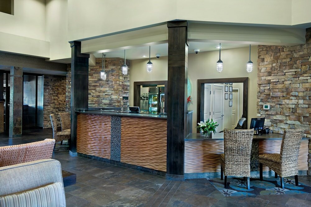 Фото Oxford Suites Silverdale