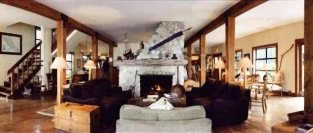 Фото Middle Beach Lodge