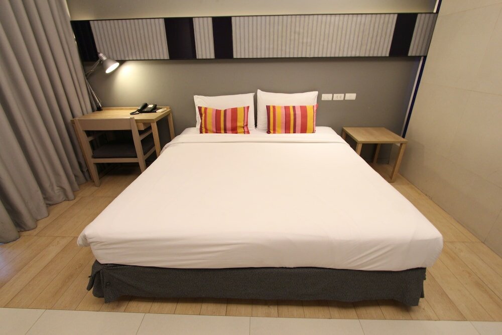 Фото The Sun Xclusive