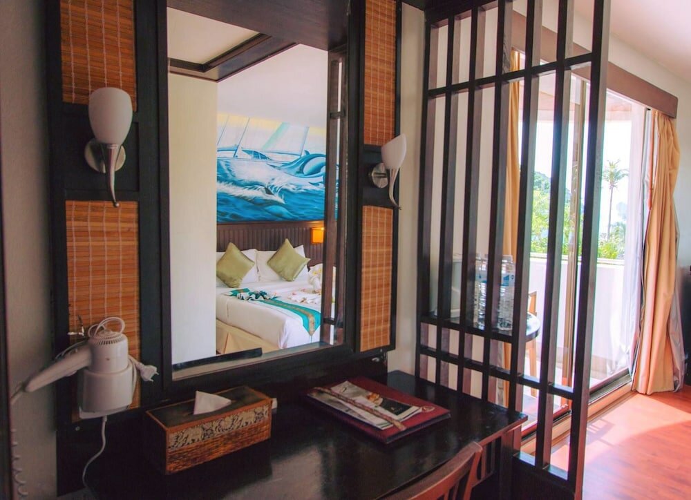 Фото Phi Phi Island Cabana Hotel