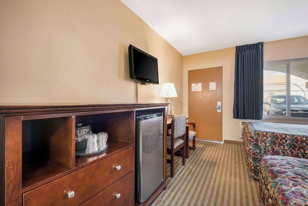 Фото Rodeway Inn Regalodge