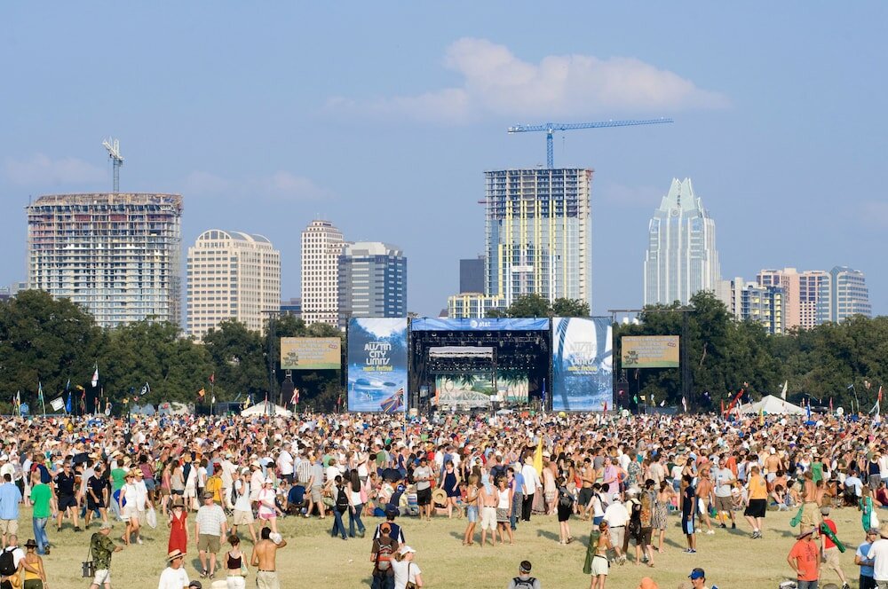 Фото Moxy Austin - University