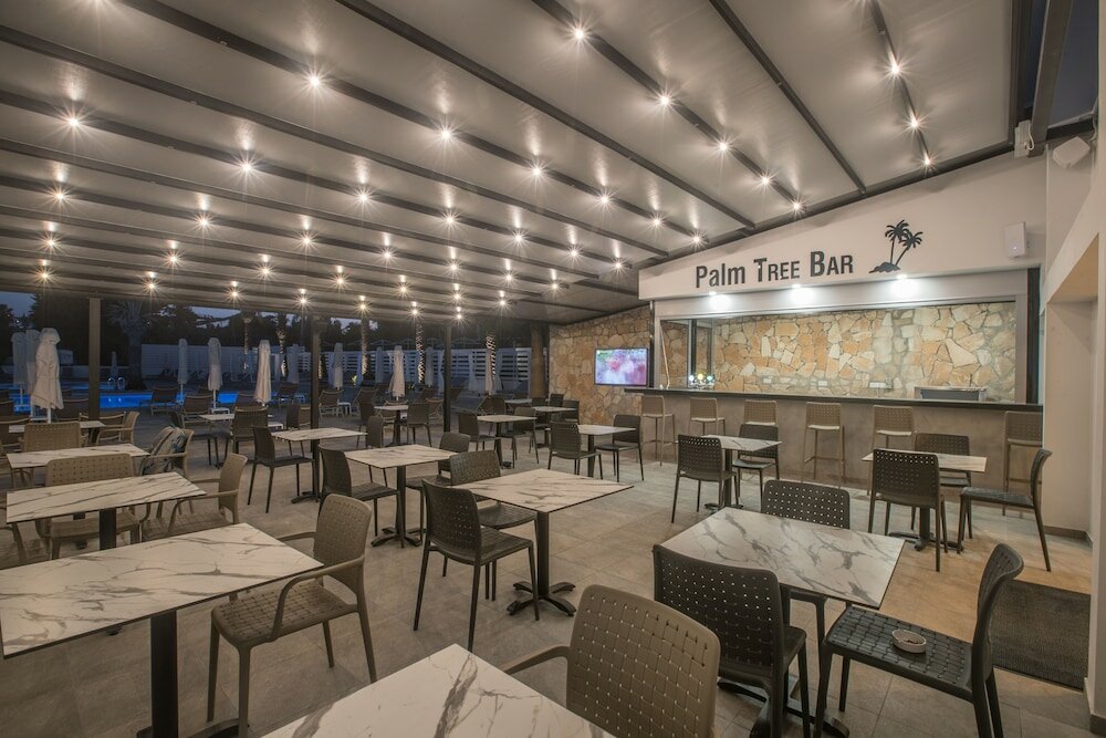 Фото Bohemian Gardens Hotel