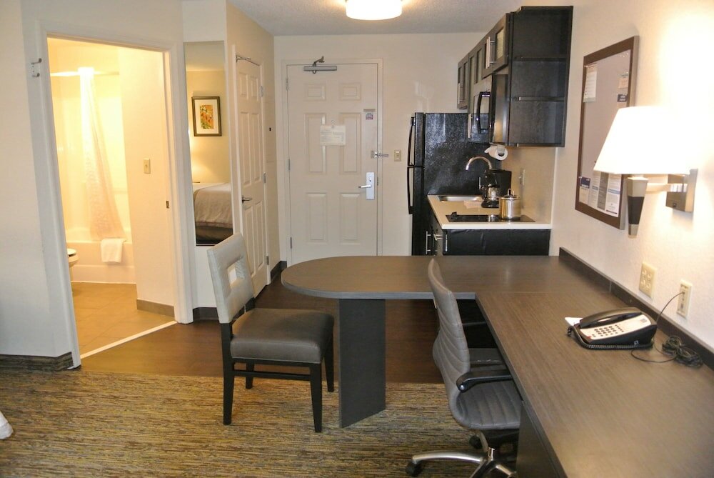 Фото Candlewood Suites Washington-Fairfax, an Ihg Hotel