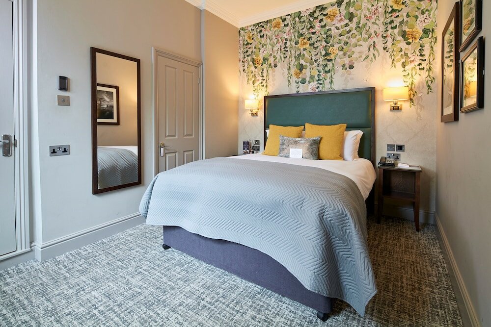 Фото Mandolay Hotel Guildford