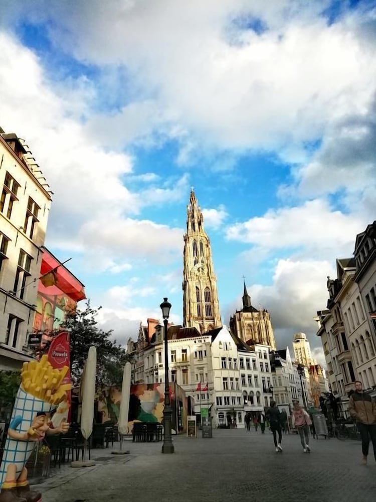 Фото отеля 1