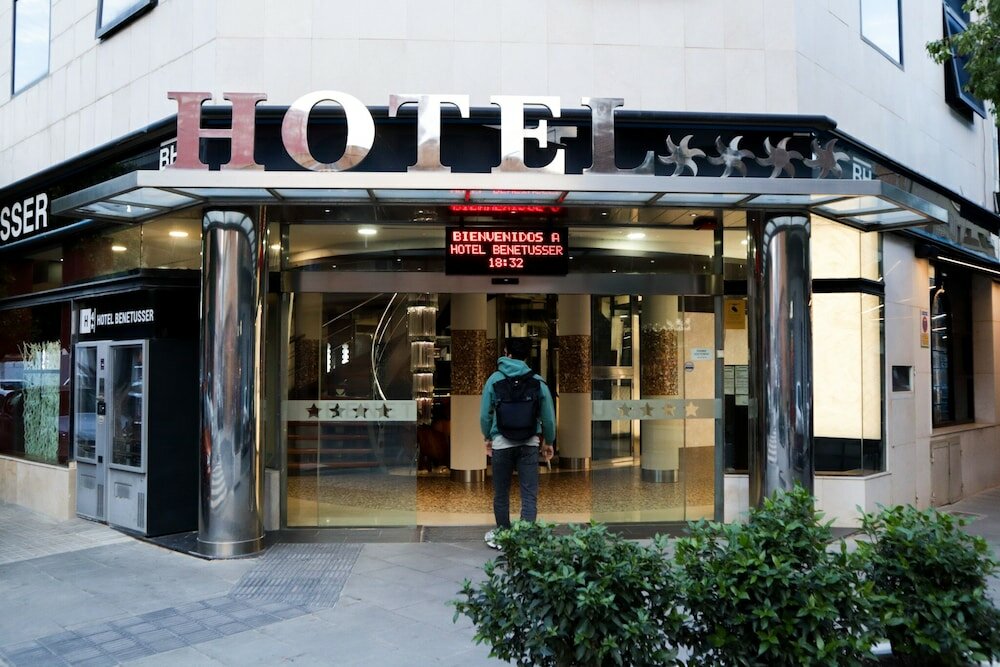 Фото отеля 2