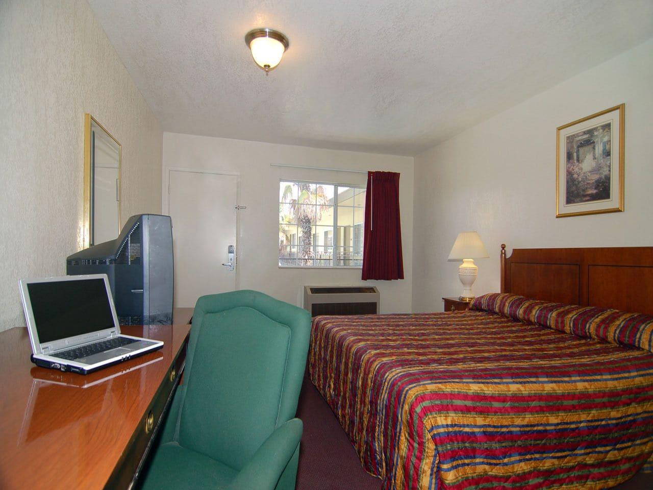 Фото American Inn & Suites