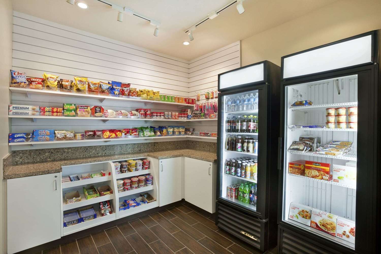 Фото Hawthorn Suites by Wyndham Overland Park