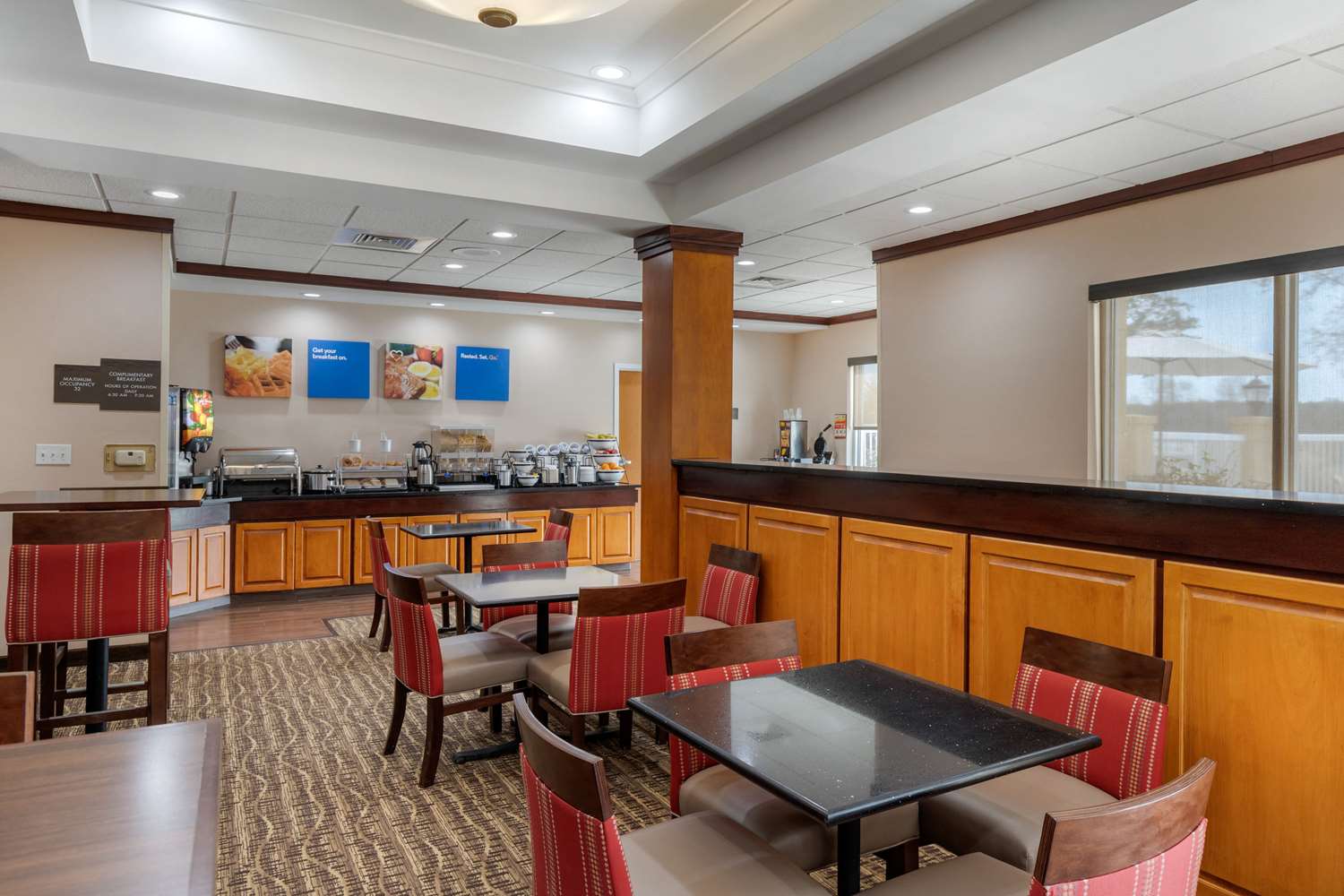 Фото Comfort Inn & Suites