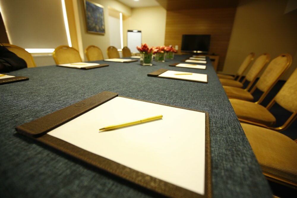 Фото The Corporate Hotel Convention Centre