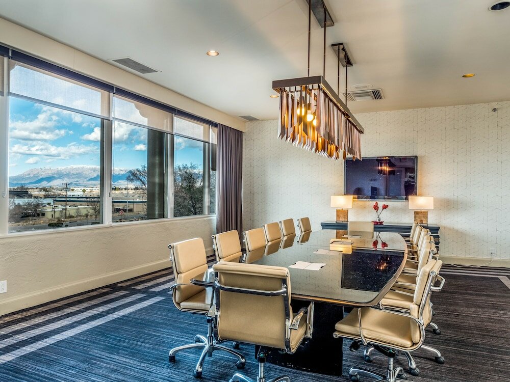 Фото Sheraton Albuquerque Airport Hotel