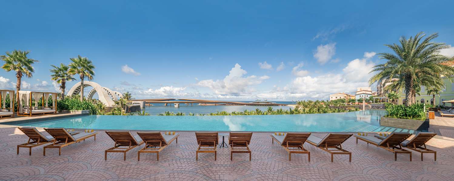 Фото La Festa Phu Quoc Curio Collection by Hilton