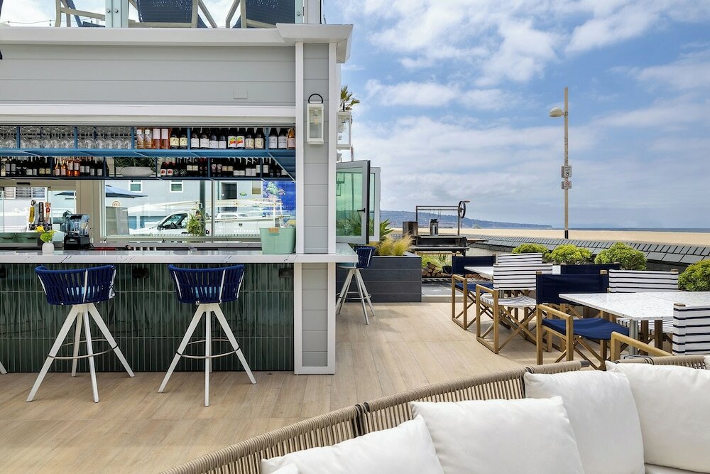 Фото Sea Sprite Oceanfront Hotel