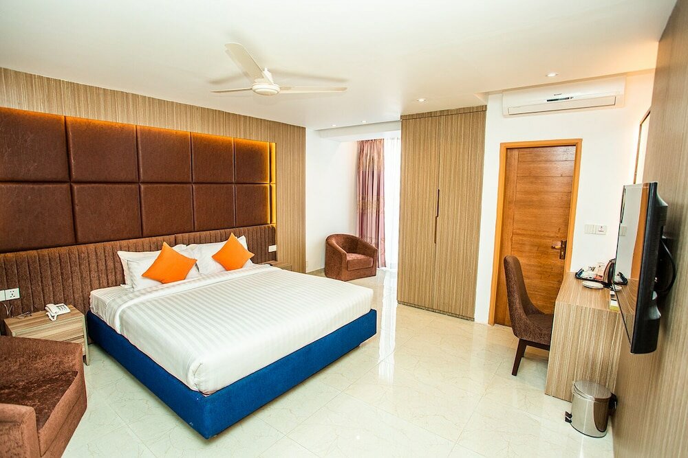 Фото Royal Raj Hotel