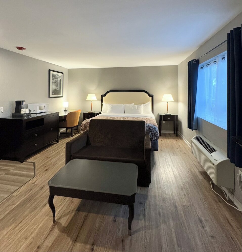 Фото Big Bird Inn Wawa, SureStay Collection by Best Western