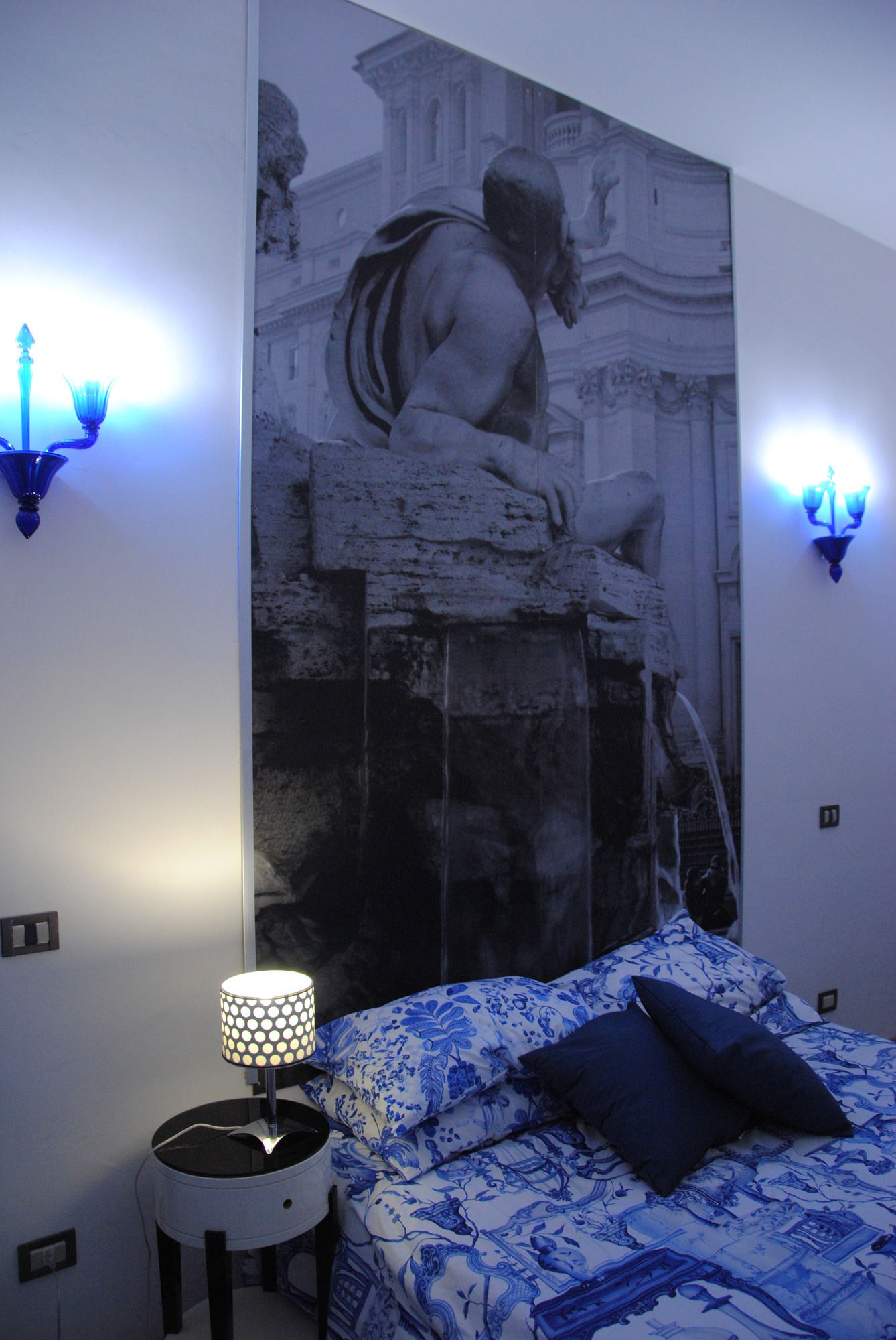 Фото White Vatican