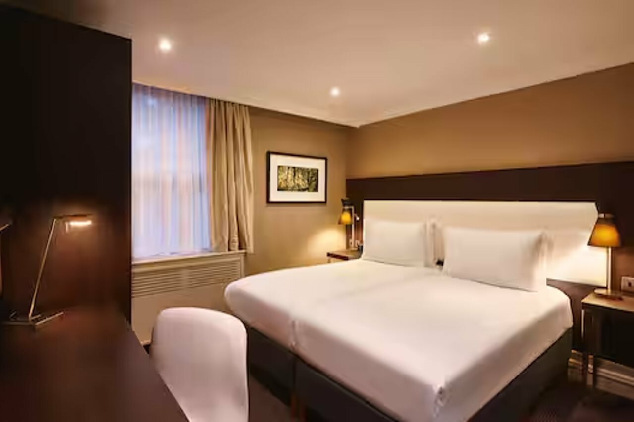 Фото DoubleTree by Hilton Hotel London - Ealing