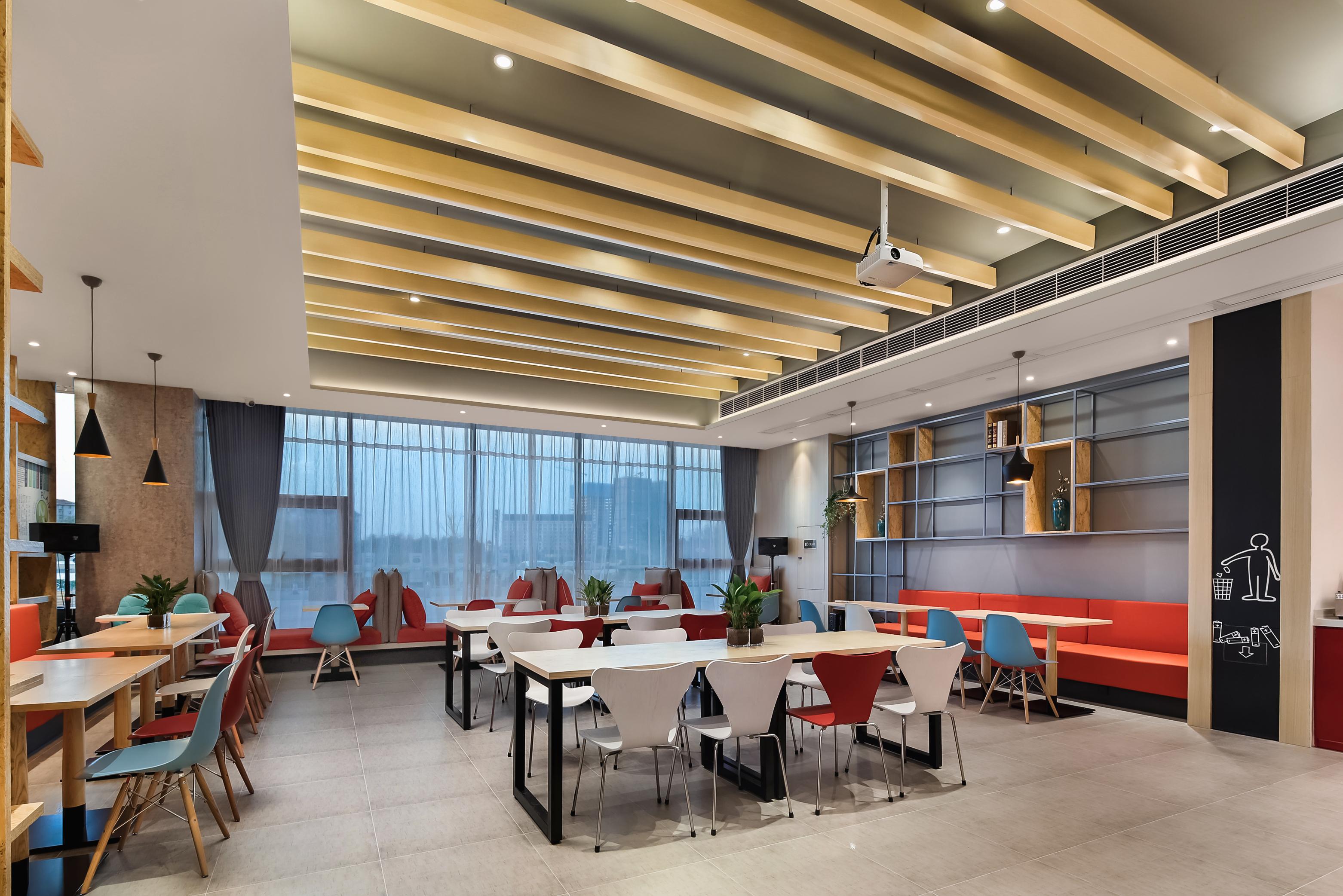 Фото Ibis Nanjing South Railway Station North Square Hotel