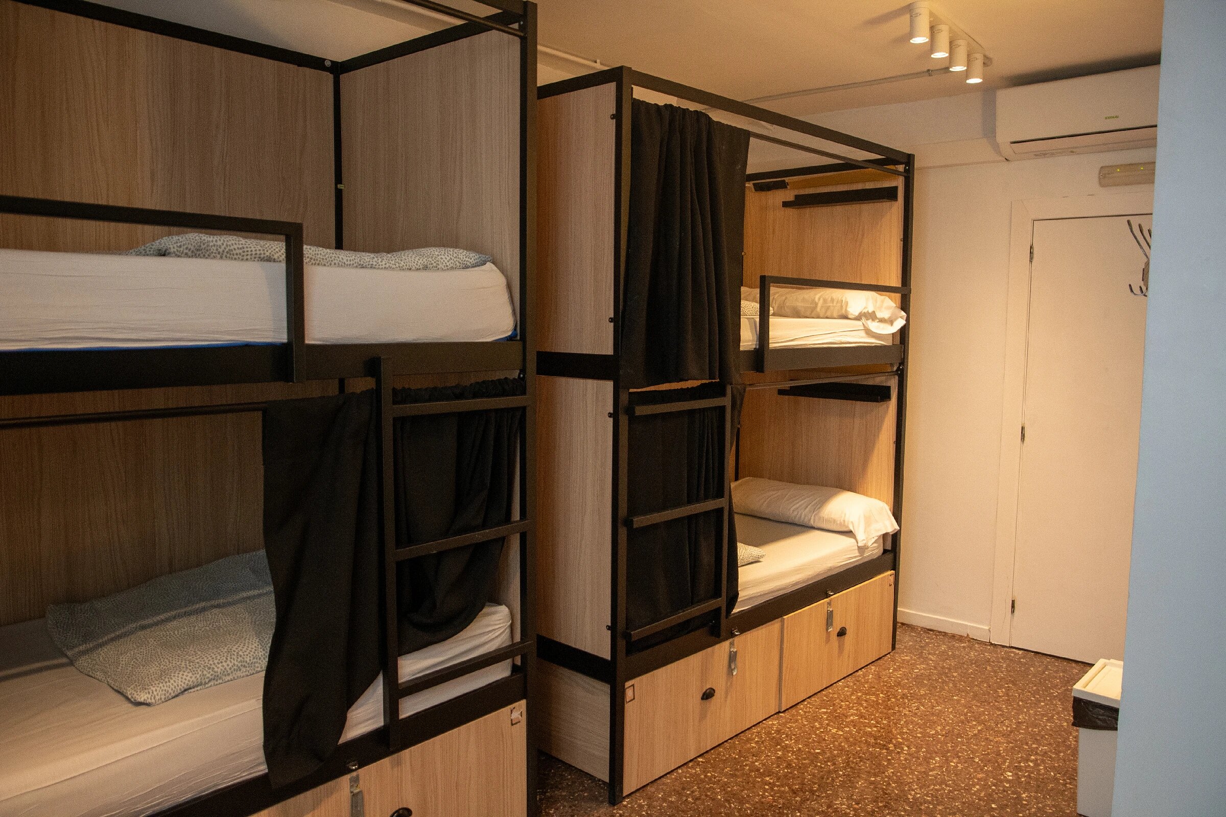 Фото Onefam Les Corts Hostel Barcelona