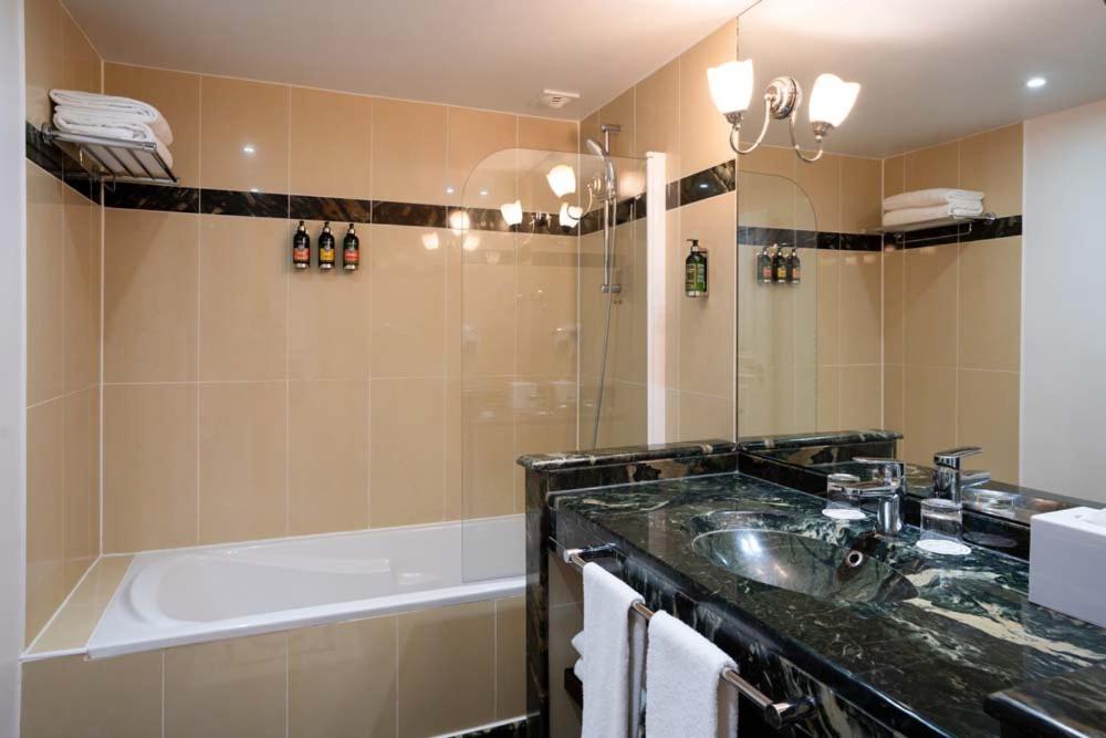 Фото Fraser Suites Le Claridge