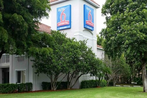 Гостиница Studio 6 West Palm Beach, Fl в Уэст-Палм-Бич