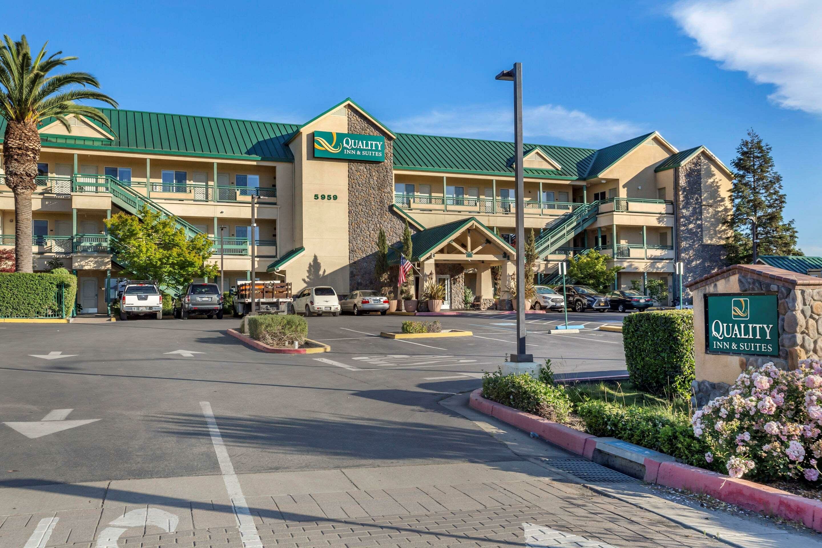 Фото Quality Inn & Suites