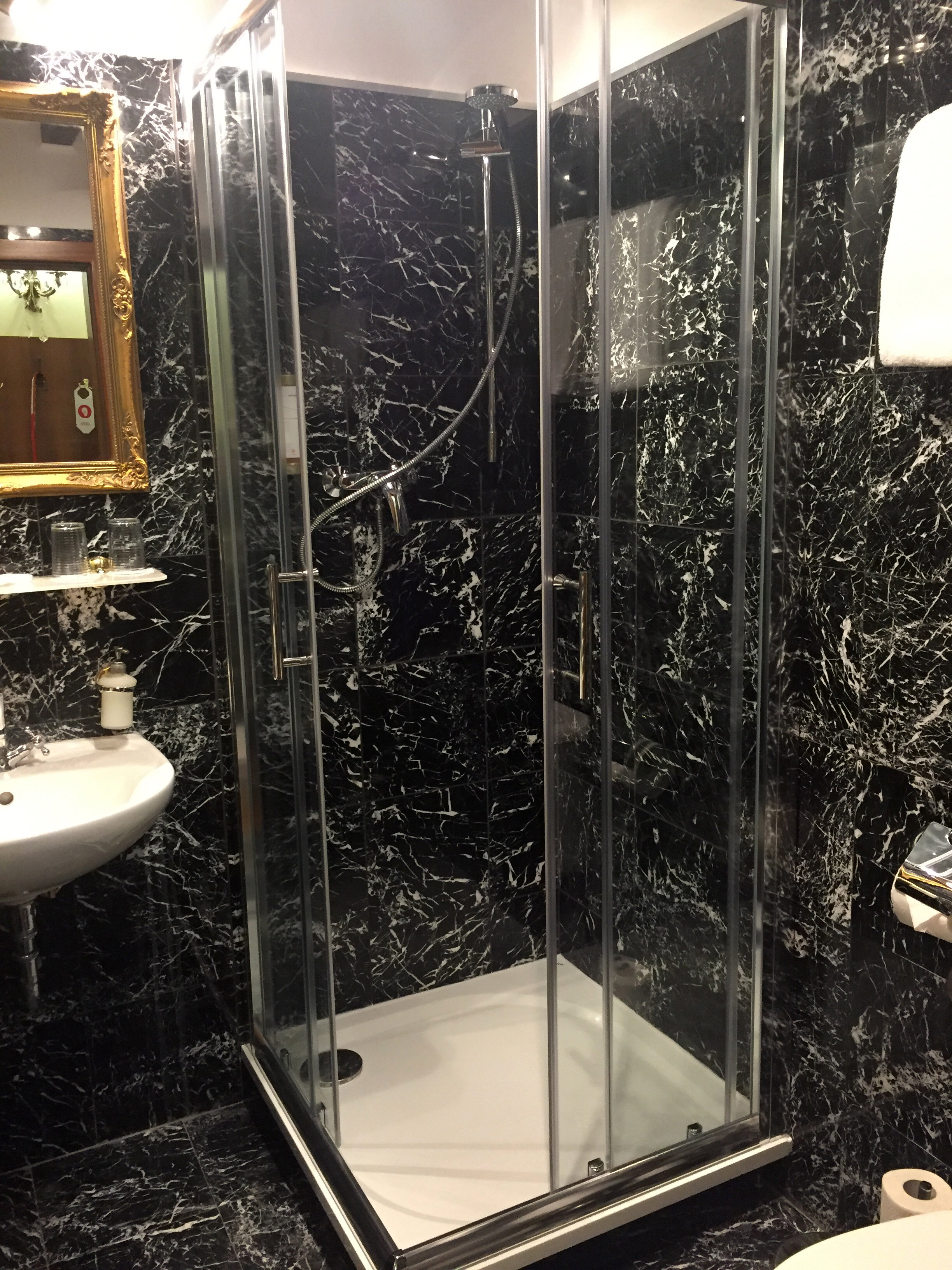 Фото King Charles Boutique Residence