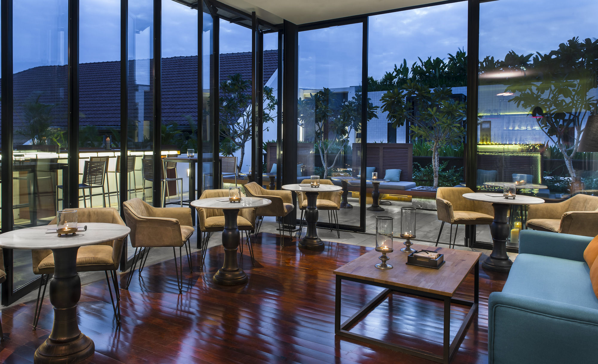 Фото The Aviary Hotel