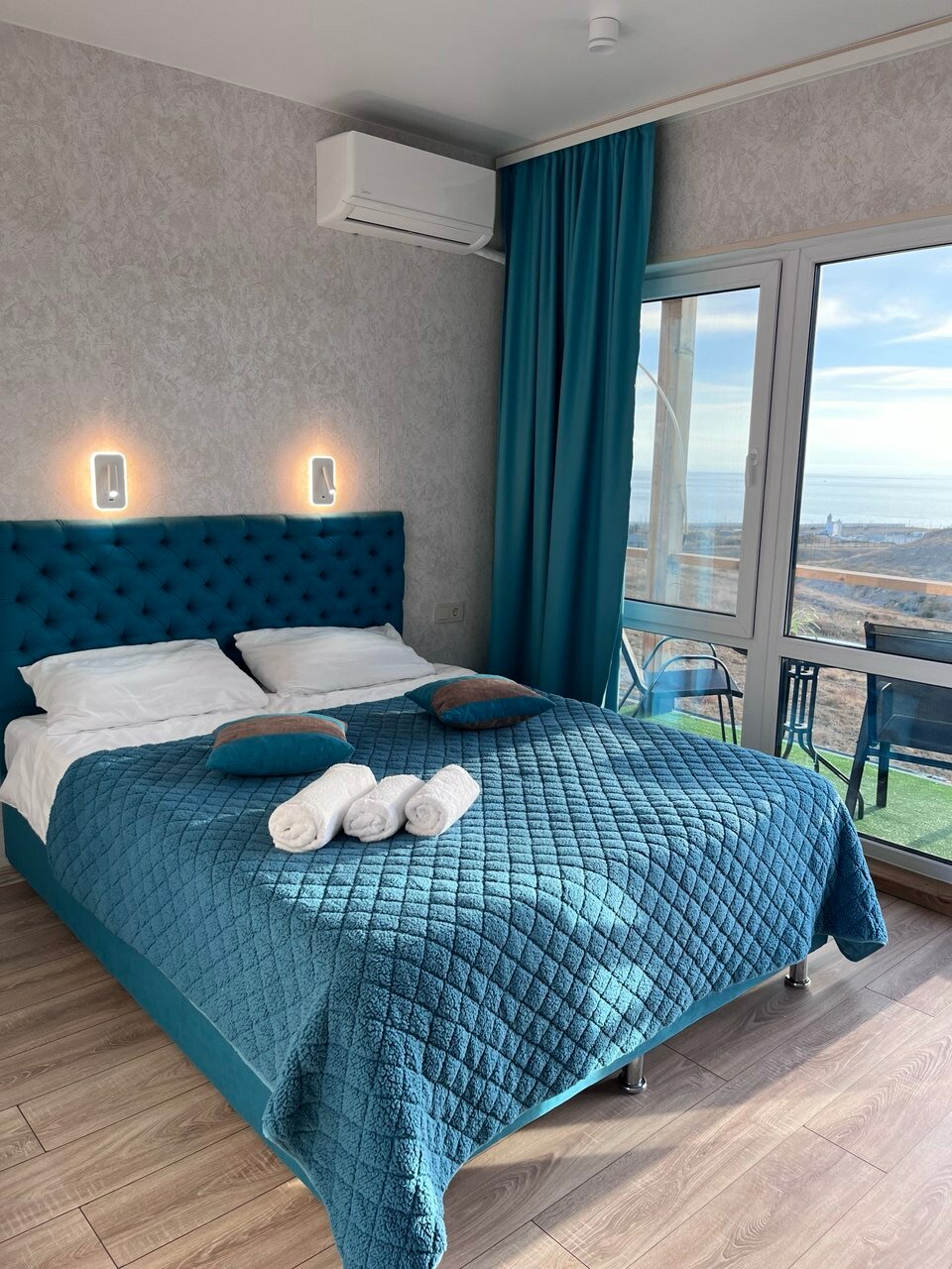 Фото Меганом Скай