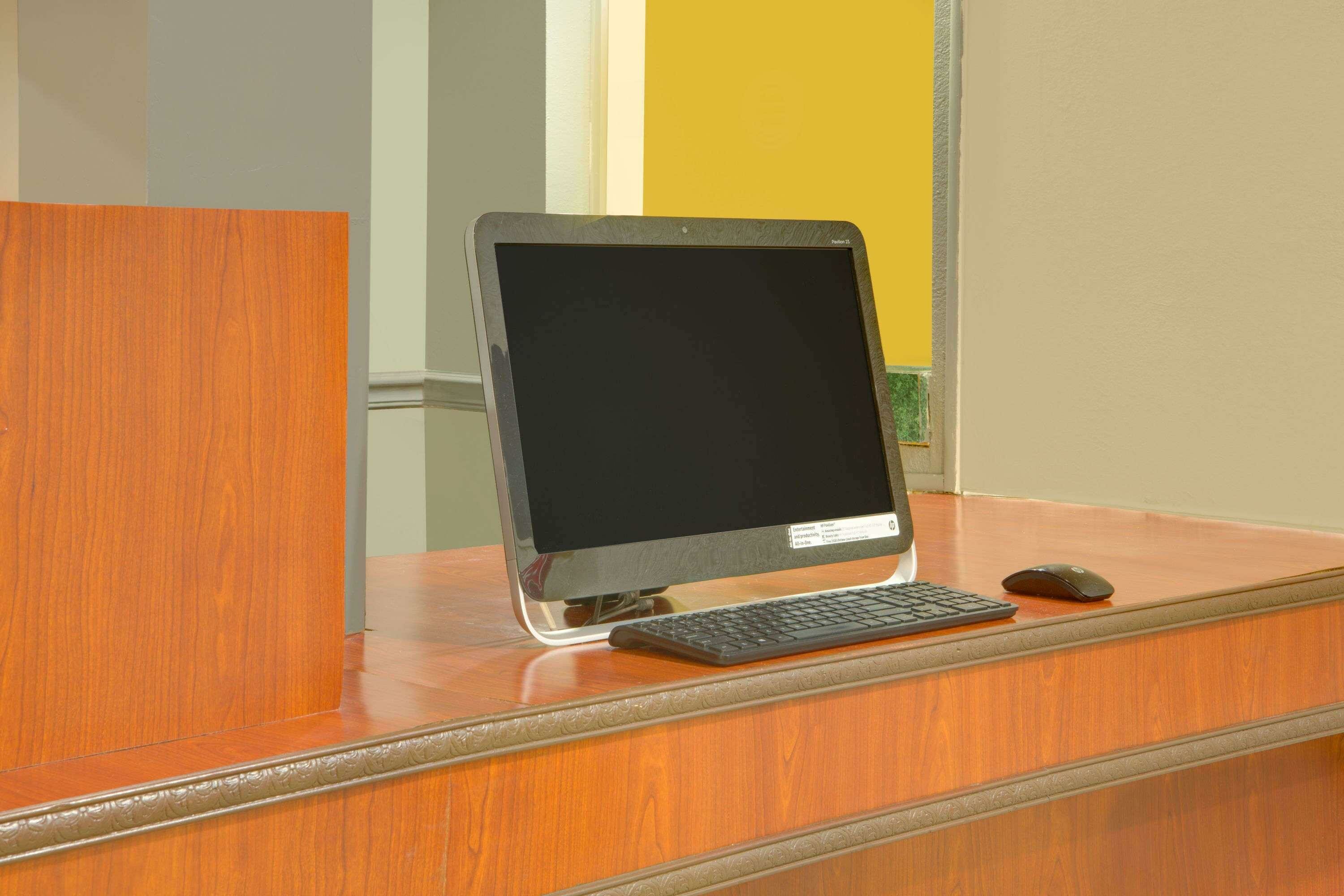 Фото Days Inn by Wyndham Gulfport