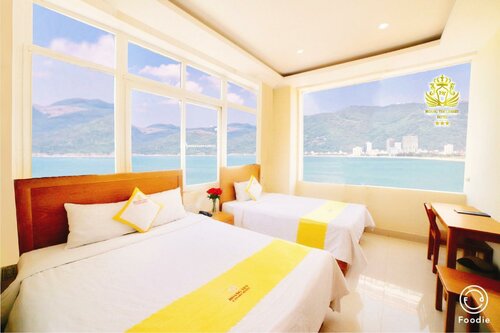 Гостиница Sunflowers Hotel в Куинёне