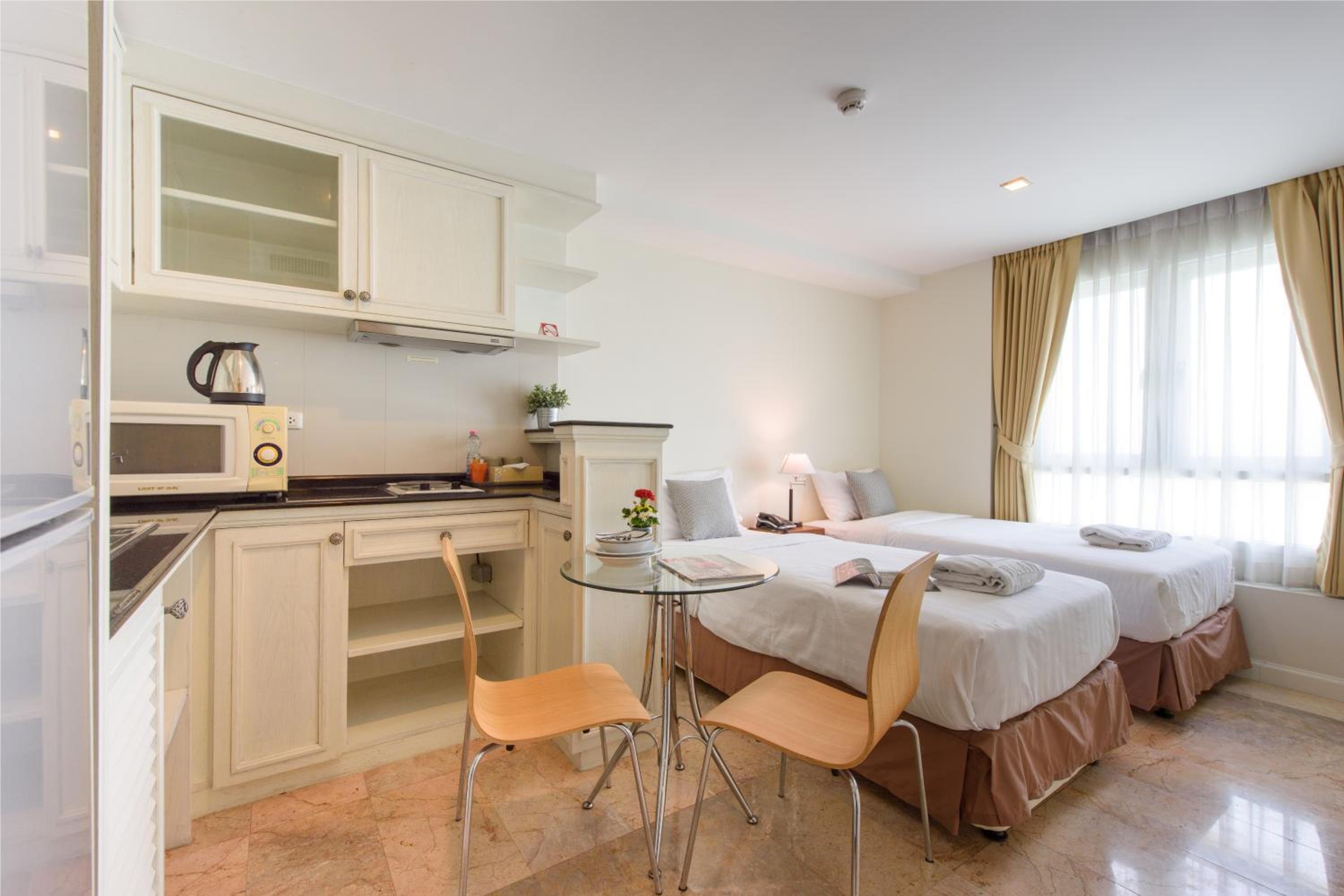 Фото Sabai Sathorn Service Apartment