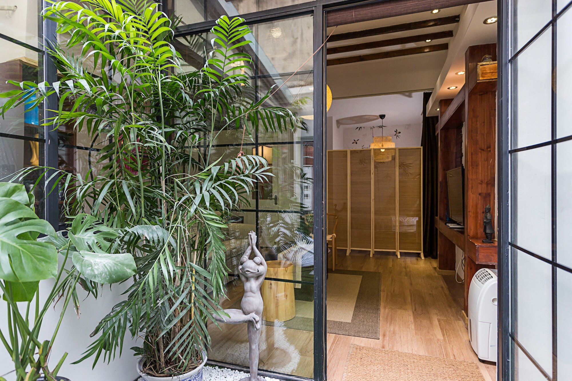 Фото Shanghai Wonderoom Lane house Yongjia Rd