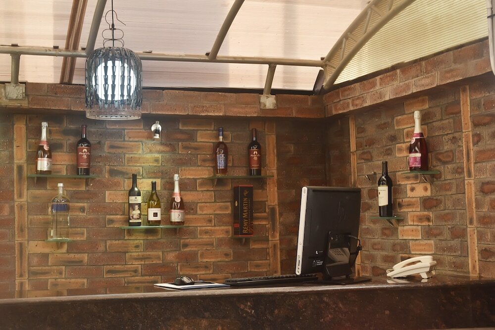 Фото Somerset Suites